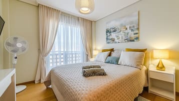 3 slaapkamers, een strijkplank/strijkijzer, internet, beddengoed