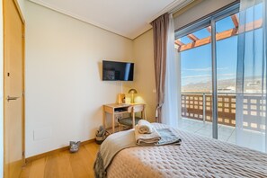 3 bedrooms, iron/ironing board, Internet, bed sheets - Large ocean view apartment! La Tejita El Medano (La Tejita, El Medano)