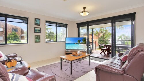 Sea Side on Russell - 3 bedroom townhouse