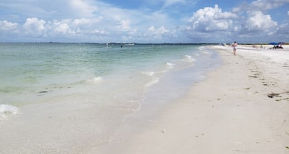 Fort Myers Beachfront Condo Mojito Villas 1BR Near Time Square & Bowditch Park