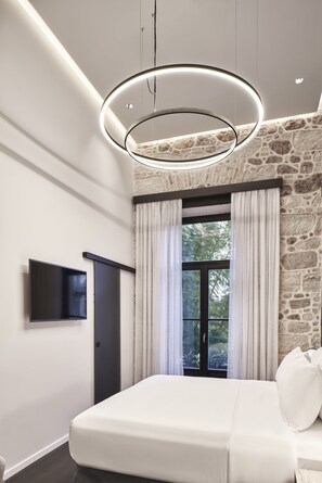 Deluxe Double Room, Balcony | Egyptian cotton sheets, premium bedding, down comforters, pillowtop beds - NLH MONASTIRAKI - Neighborhood Lifestyle Hotels (Athens)