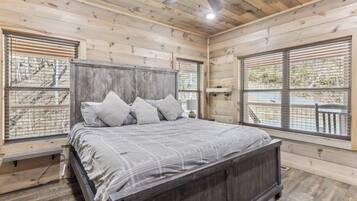 3 Schlafzimmer, Betten mit Memory-Foam-Matratzen, Bügeleisen/Bügelbrett