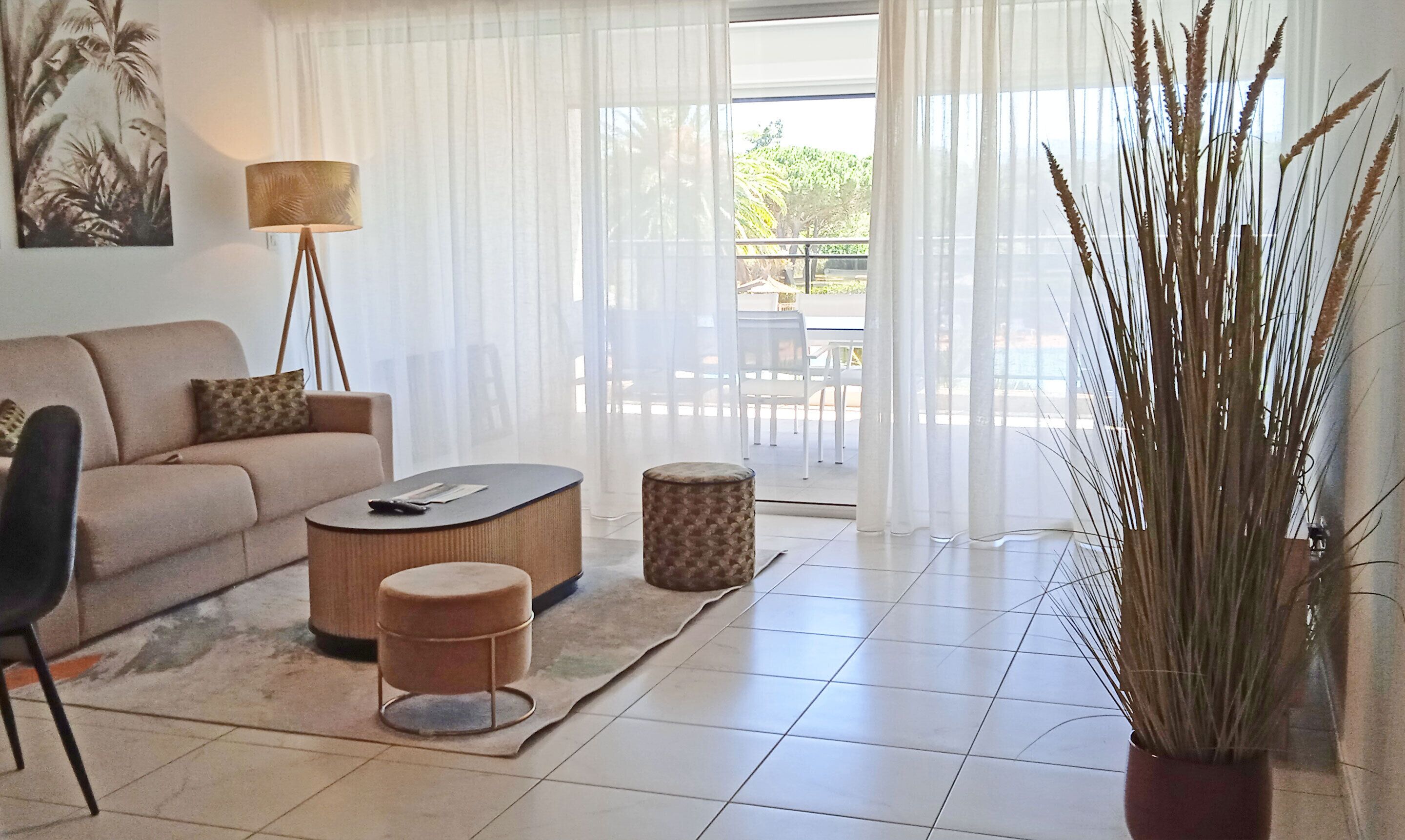 Appartement 6 personnes - 2 chambres - Terrasse et Loggia spacieuse. | Wohnbereich | Flachbildfernseher, Tischfußball, Tischtennisplatte