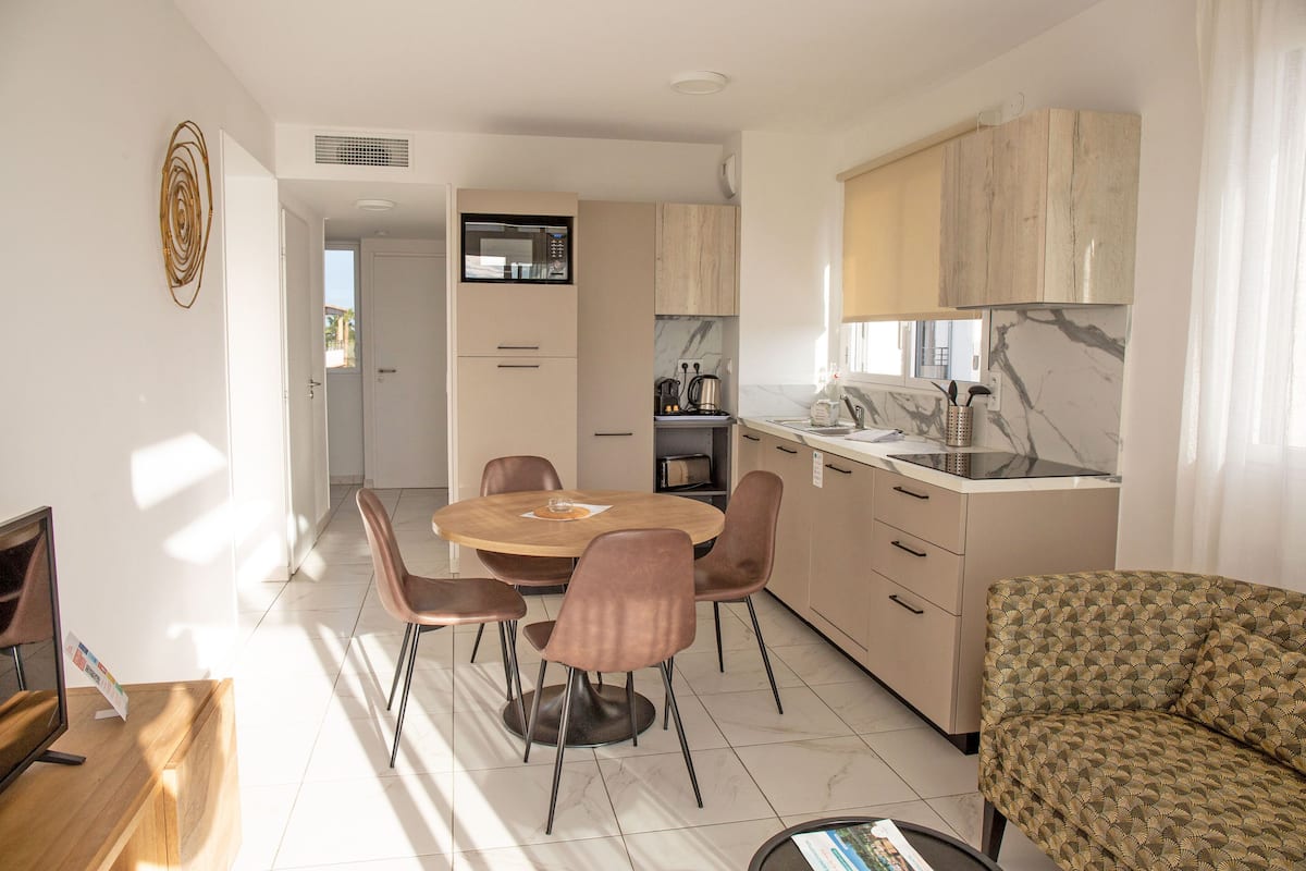 Appartement 4 personnes - 2 chambres - Balcon - Vue Montagne | Eigene Küche | Kühlschrank, Mikrowelle, Herdplatte, Geschirrspüler