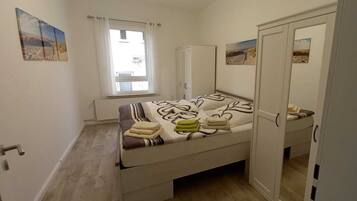 2 bedrooms, travel crib, free WiFi