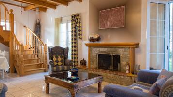 Télévision, cheminée