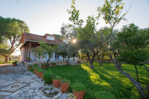 Ilenia's 3 Bedroom House With Private Pool