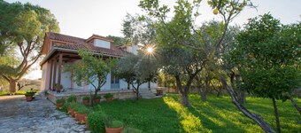 Ilenia's 3 Bedroom House With Private Pool