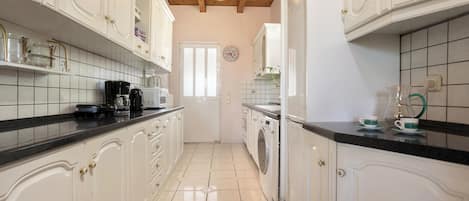 Fridge, oven, dishwasher, coffee/tea maker