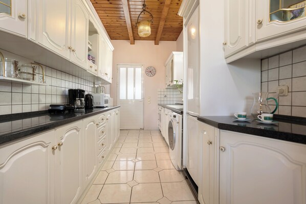 Fridge, oven, dishwasher, coffee/tea maker