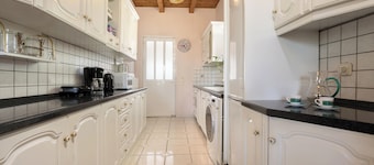 Ilenia's 3 Bedroom House With Private Pool