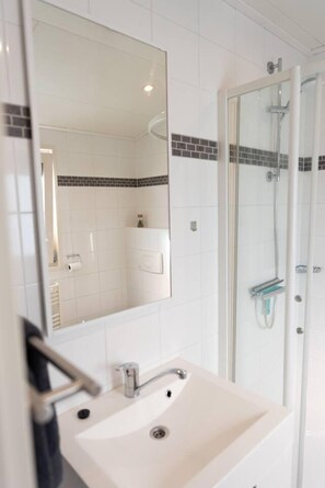 Chalet, letti multipli | Bagno | Doccia, asciugacapelli