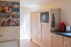 Chalet, Multiple Beds | 2 bedrooms, travel crib, free WiFi - Enjoyin Luxury Chalet With Swimming Pool (Schoonebeek)