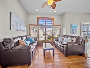 Smart TV - 6 Bedroom Oceanfront House - Sleeps 15 - Pool - Hot Tub (North Topsail Beach)