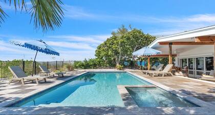 The Beach House 3 Bedroom Home by RedAwning