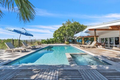 The Beach House 3 Bedroom Home by RedAwning