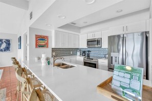 House, 3 Bedrooms | Private kitchen