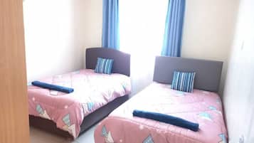 Apartamento standard, 2 quartos | Individualmente decorados, individualmente mobiliados