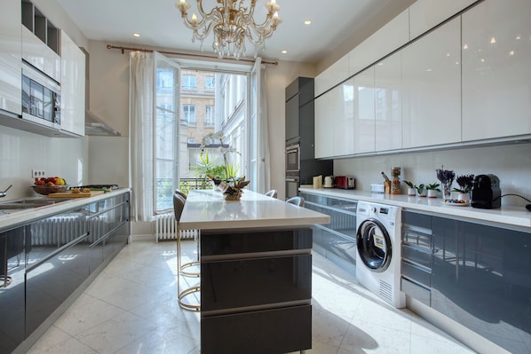 Fridge, microwave, oven, stovetop