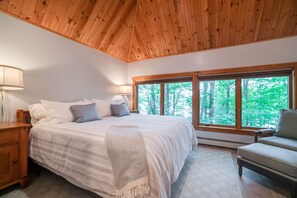 13 soverom, strykejern/-brett, internett og sengetøy