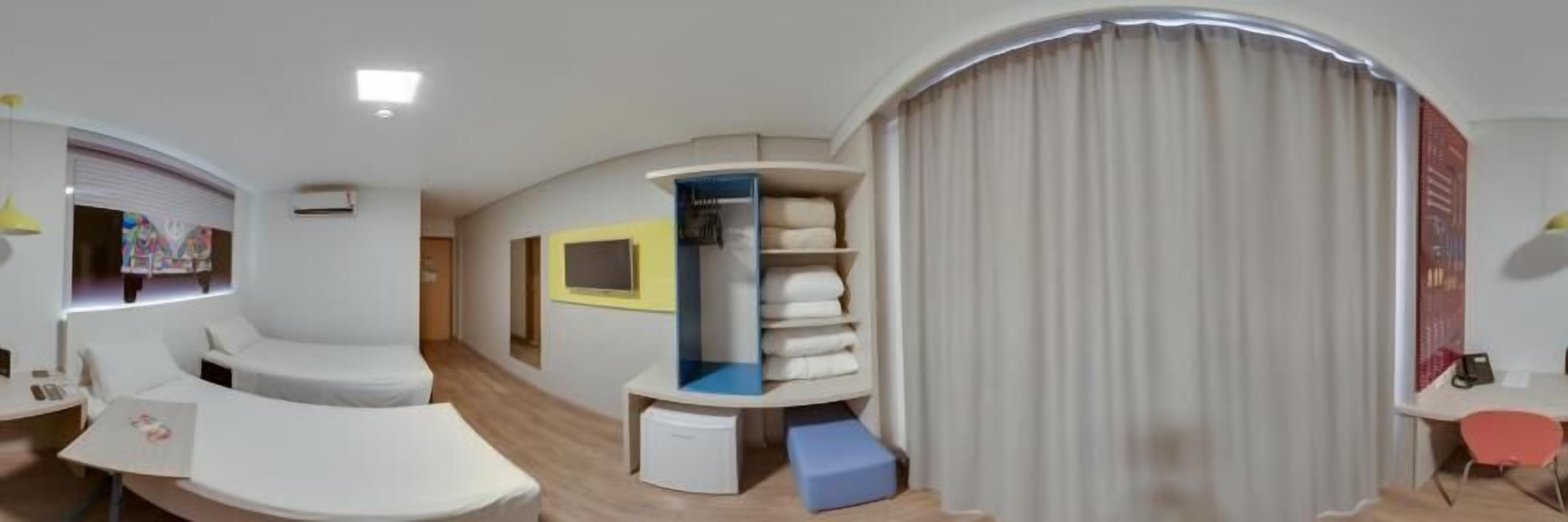 hypo-allergenic bedding, minibar, individually furnished, desk