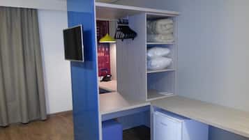 Allergikerbettwaren, Minibar, individuell eingerichtet, Schreibtisch
