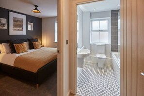 Douche, sèche-cheveux, serviettes fournies