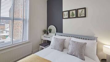 2 bedrooms, iron/ironing board, free WiFi, bed sheets