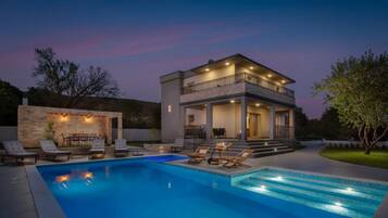 Outdoor pool, a heated pool