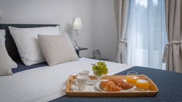 Family Villa, Multiple Beds, 2 Bathrooms, Mountainside (Luxury Pool Villa Dali) | 3 bedrooms, laptop workspace, bed sheets
