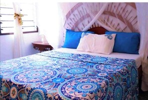2 bedrooms, desk, free WiFi, bed sheets - Beach Front with breathtaking Sunrise (Malindi)