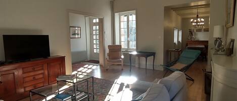 TV, DVD player, ping pong, books