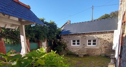 Near cost, between St-Quay and Paimpol, comfortable family house with garden