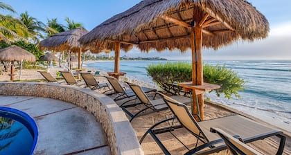 Beautiful condo with ocean views, AC and pool!