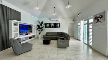 Smart TV, reproductor de DVD y estéreo