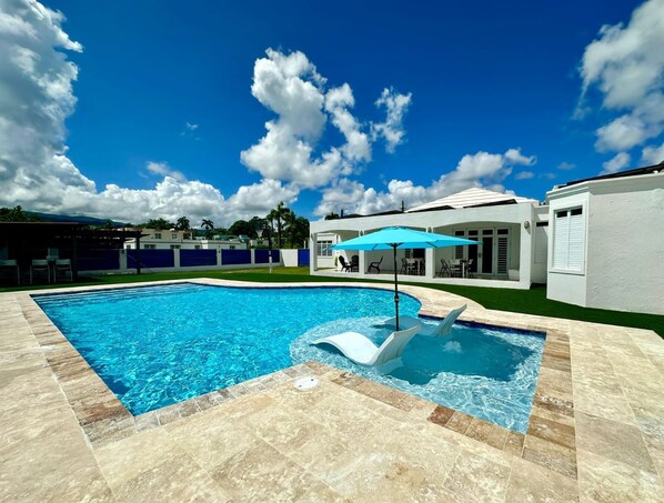 Outdoor pool - Santorini In Puerto Rico Inc. Since 2017... (Río Grande)