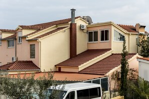 Front of property - Luxury apartment Alduk close to Znjan beach with the sea view (Split)