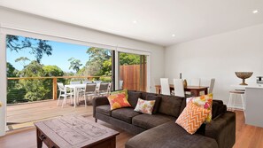 TV - Strathlea - your beach home away from home (Lorne)