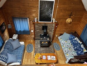1 chambre, bureau, draps fournis