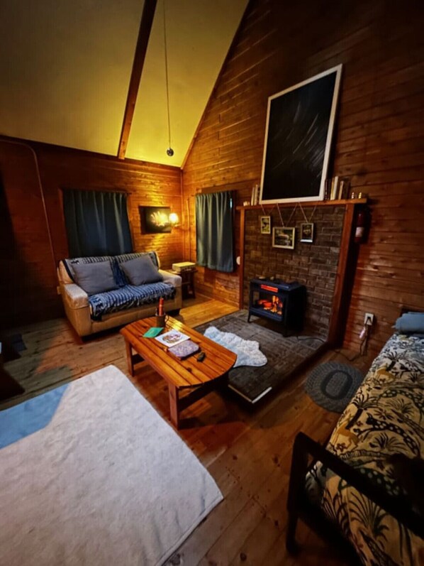1 bedroom, desk, WiFi, bed sheets