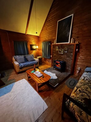 1 bedroom, desk, WiFi, bed sheets