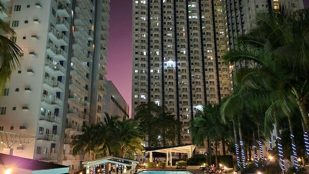 5 つの屋外プール、営業時間 8:00 ~ 21:00、プール パラソル