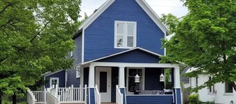 Blue House on Front Downtown Traverse City - Dog Friendly!