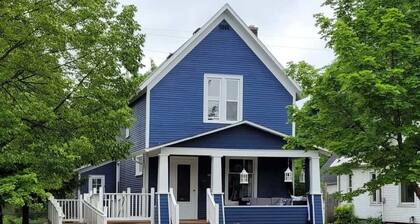 Blue House on Front Downtown Traverse City - Dog Friendly!
