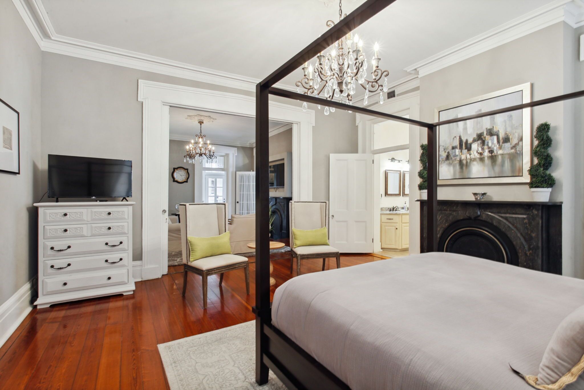 Spacious Parlor Level Condo on Jones at Whitaker