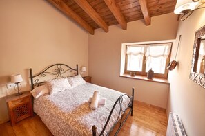 3 chambres, fer et planche à repasser, accès Internet, draps fournis