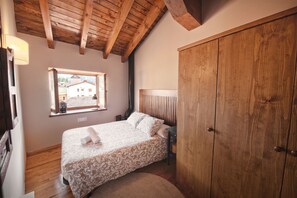 3 bedrooms, iron/ironing board, Internet, bed sheets