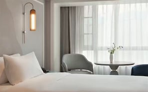 Quarto superior, 2 camas de solteiro | Edredons de pluma, frigobar, quartos à prova de som, Wi-Fi de cortesia
