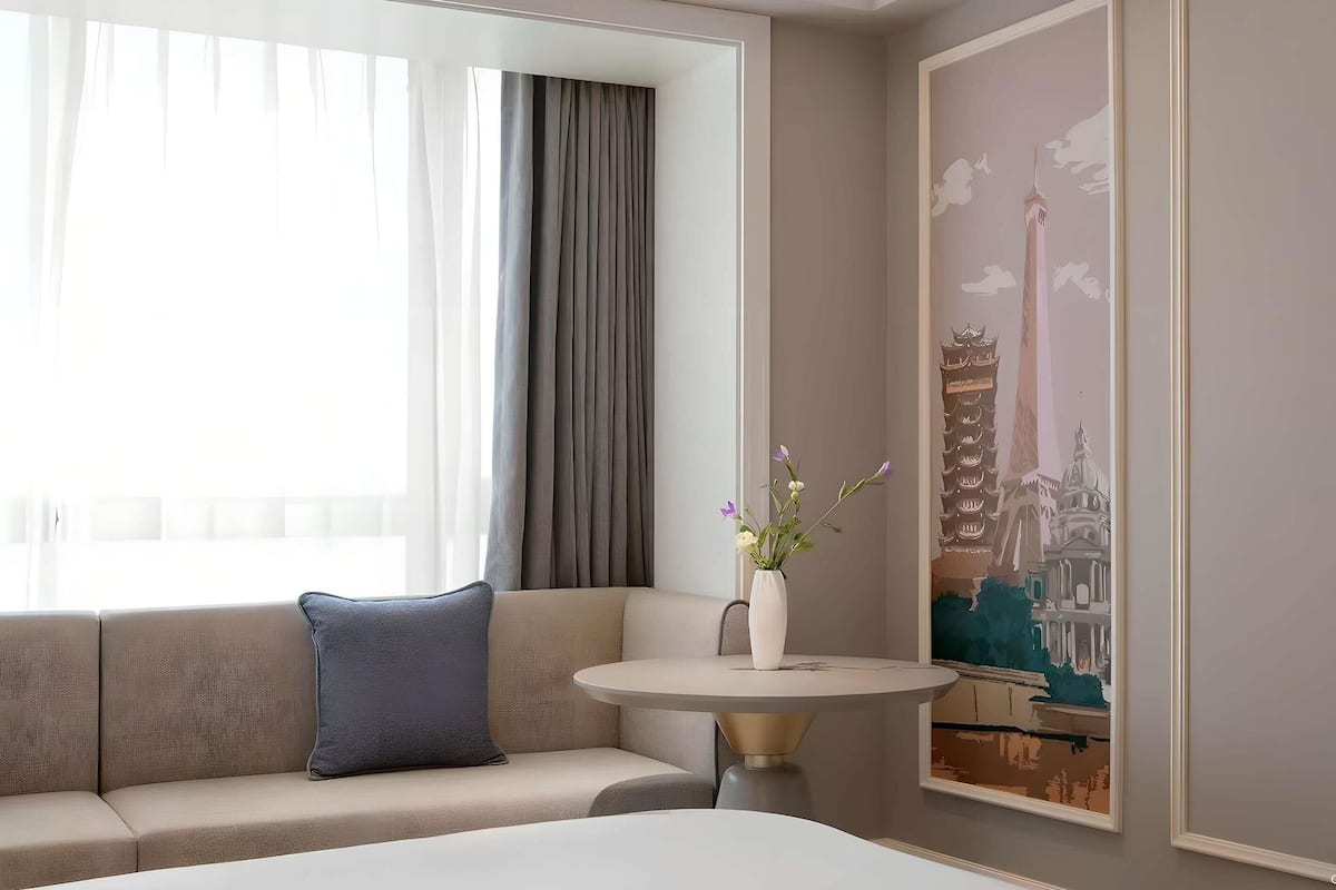 Standard Room, 1 King Bed