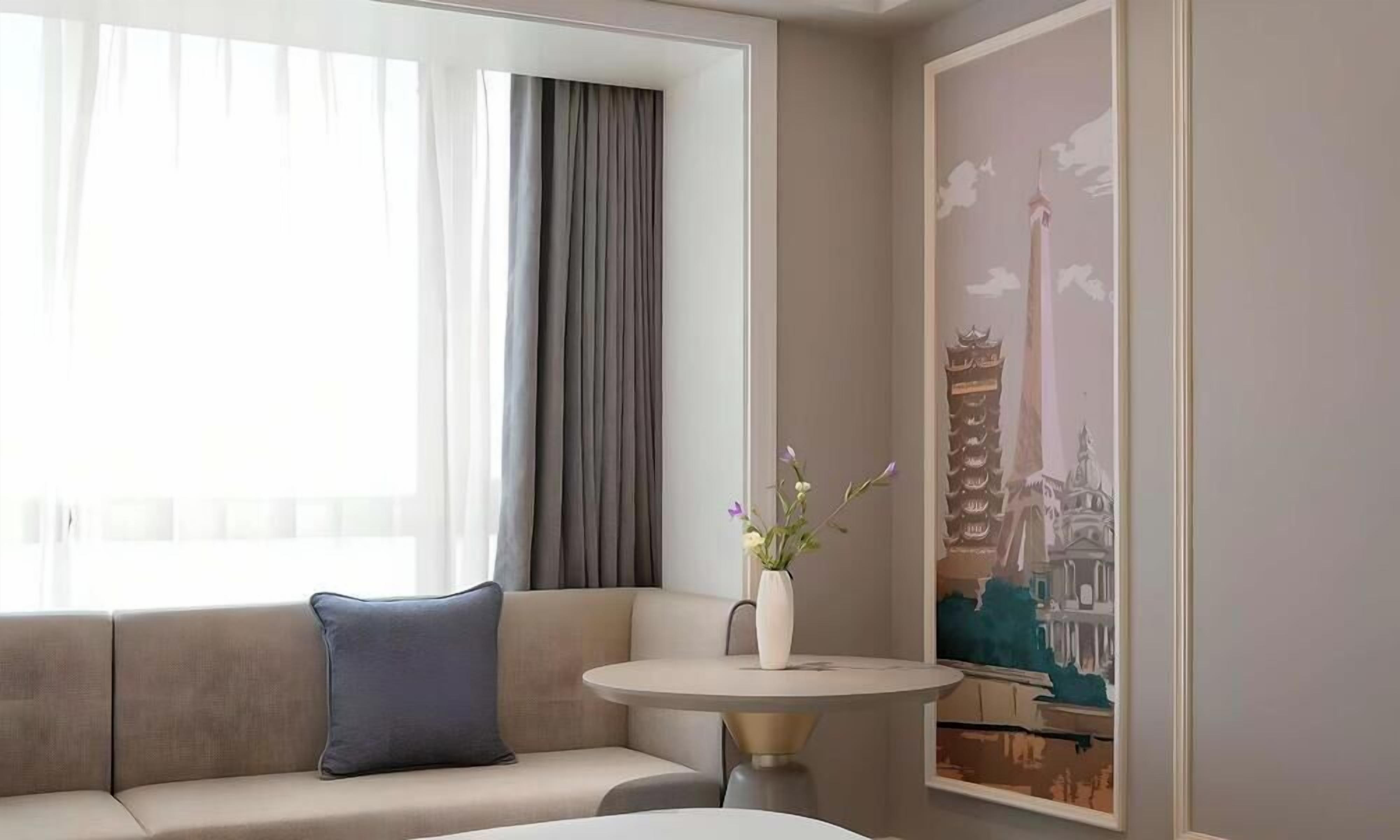 Standard Room, 1 King Bed | Down comforters, minibar, soundproofing, free WiFi
